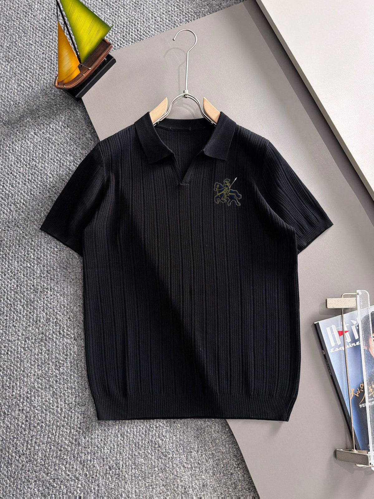 Men's Vertical Rib Knit Short‑Sleeve Polo Shirt Open V‑Collar Chest Embroidery Top