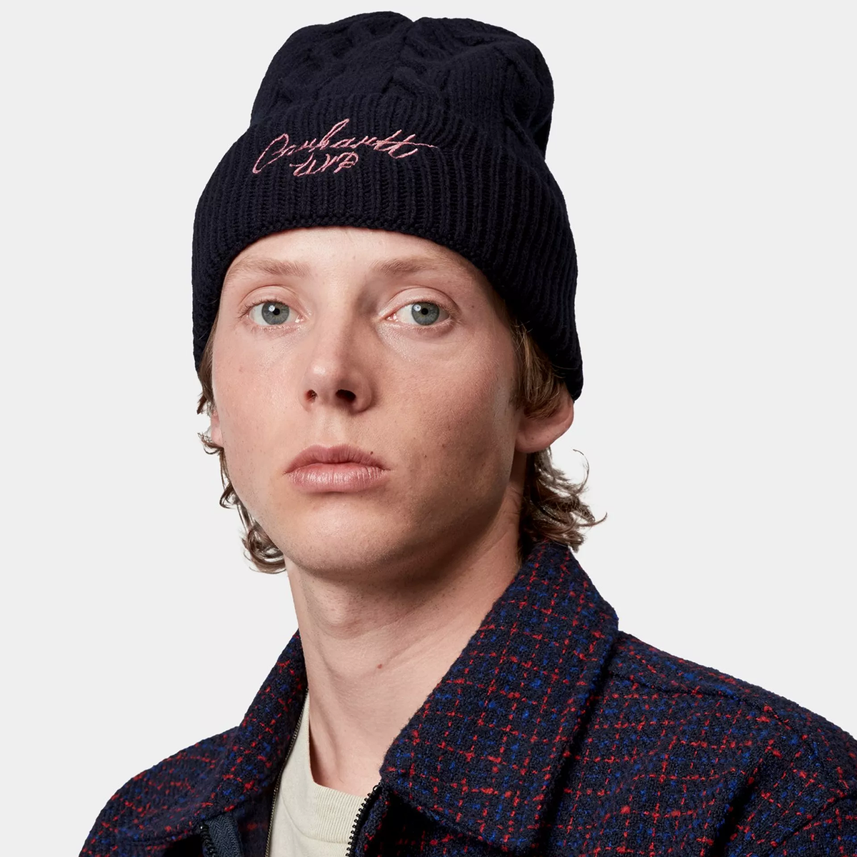 Carhartt WIP Signature Cable Beanie: Deep Night / Glassy Pink