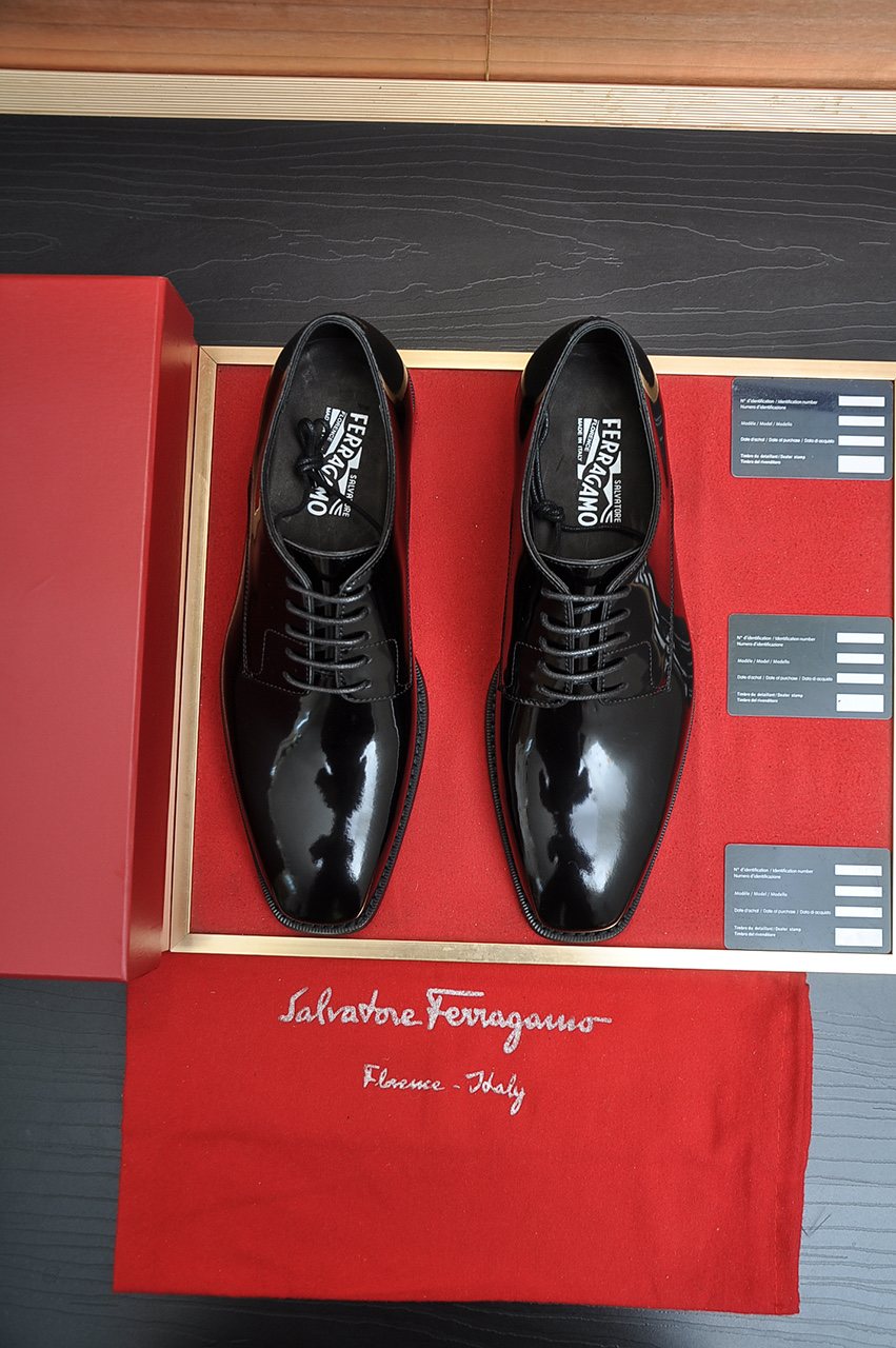 Ferragamo Black Leather Lace-Up Dress Shoes
