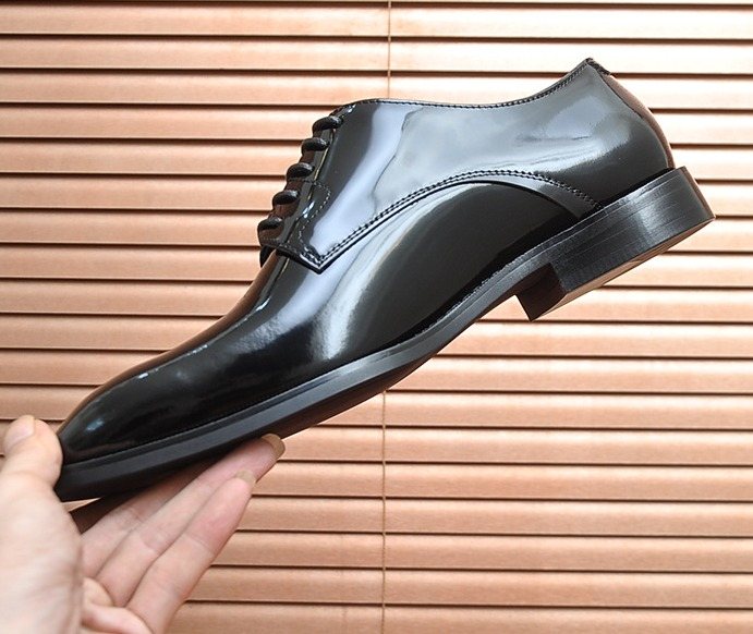 Ferragamo Black Leather Lace-Up Dress Shoes