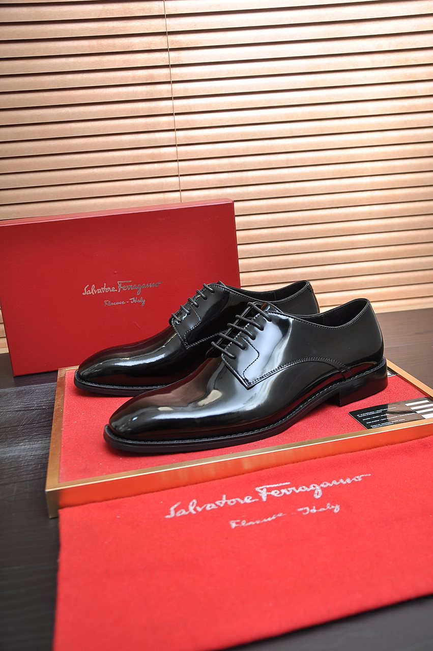 Ferragamo Black Leather Lace-Up Dress Shoes
