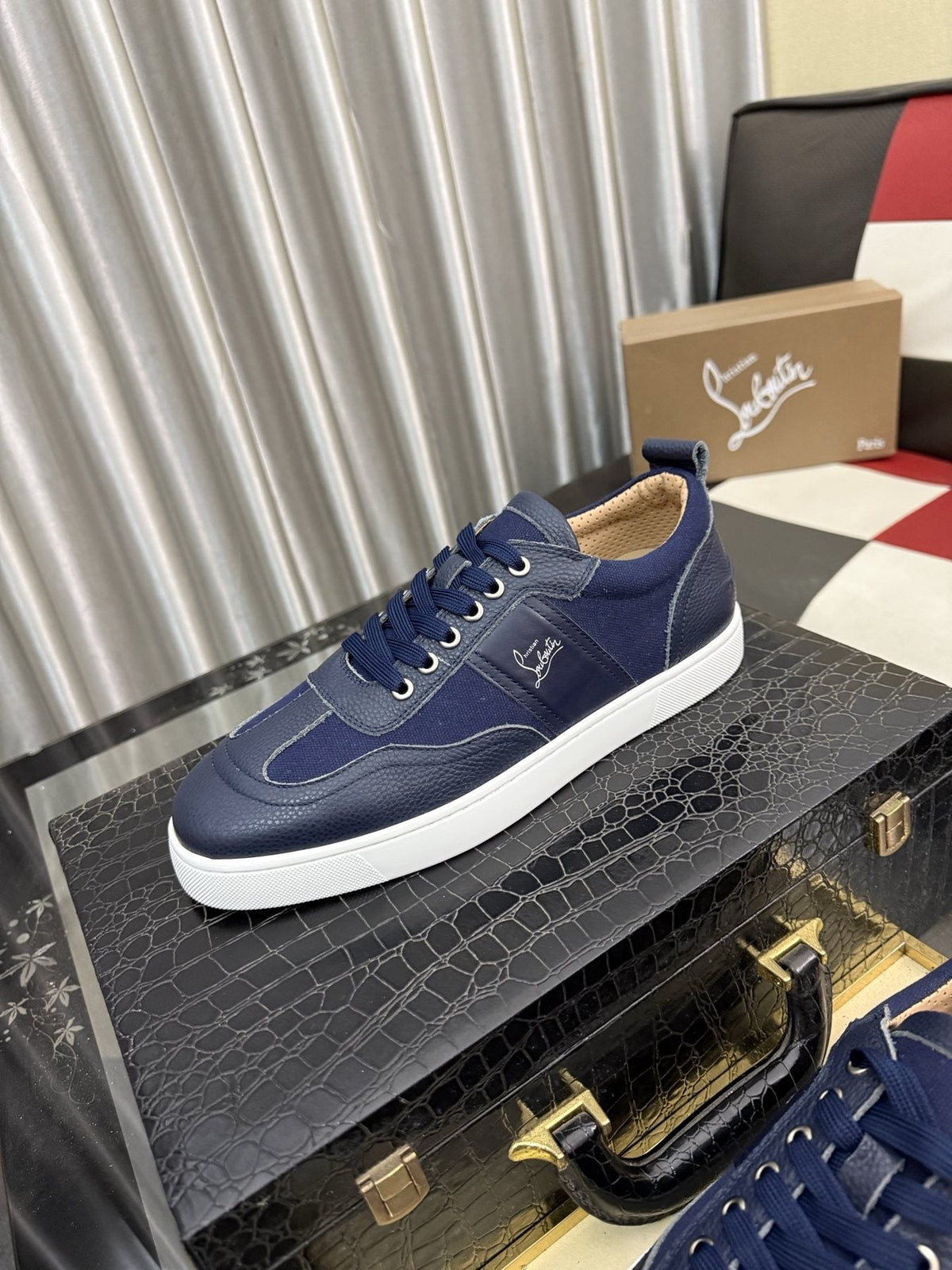Christian Louboutin Script-Accent Low-Top Sneakers